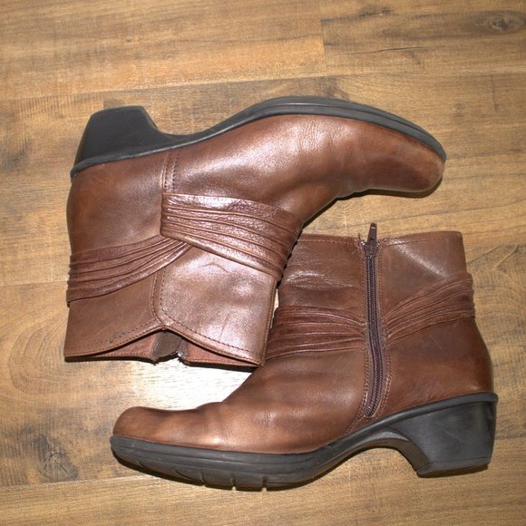 Clark's women's brown ankle booties, size 11M - Picture 6 of 8